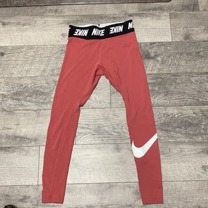 Small Nike leggings